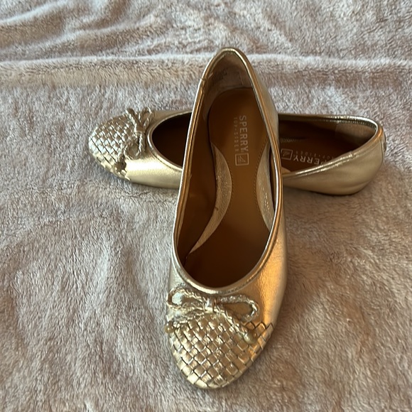 Sperry top slider gold leather size 6.5 slippers - Picture 2 of 7